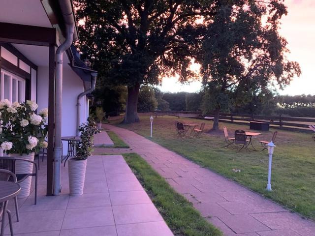 Quetzin Landhotel Rosenhof Garni Am Plauer See Mit Ladesaeule Fuer E-Autos מראה חיצוני תמונה