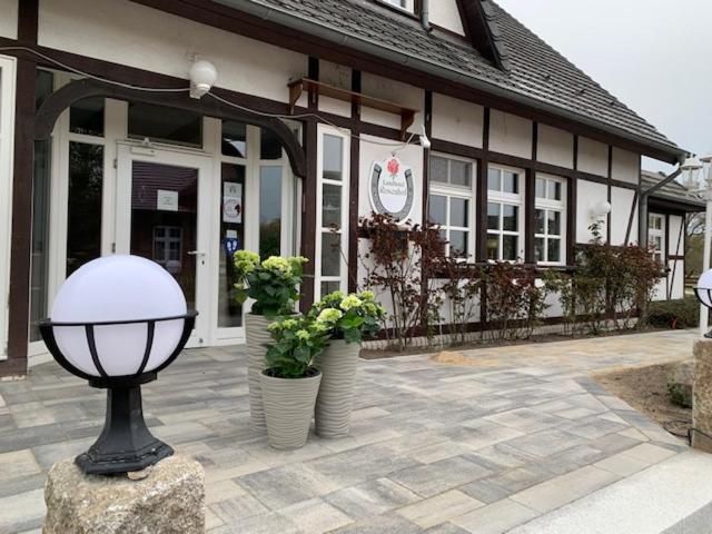 Quetzin Landhotel Rosenhof Garni Am Plauer See Mit Ladesaeule Fuer E-Autos מראה חיצוני תמונה