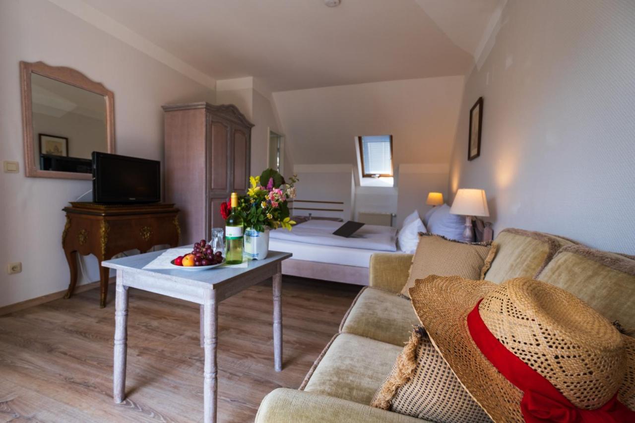 Quetzin Landhotel Rosenhof Garni Am Plauer See Mit Ladesaeule Fuer E-Autos מראה חיצוני תמונה